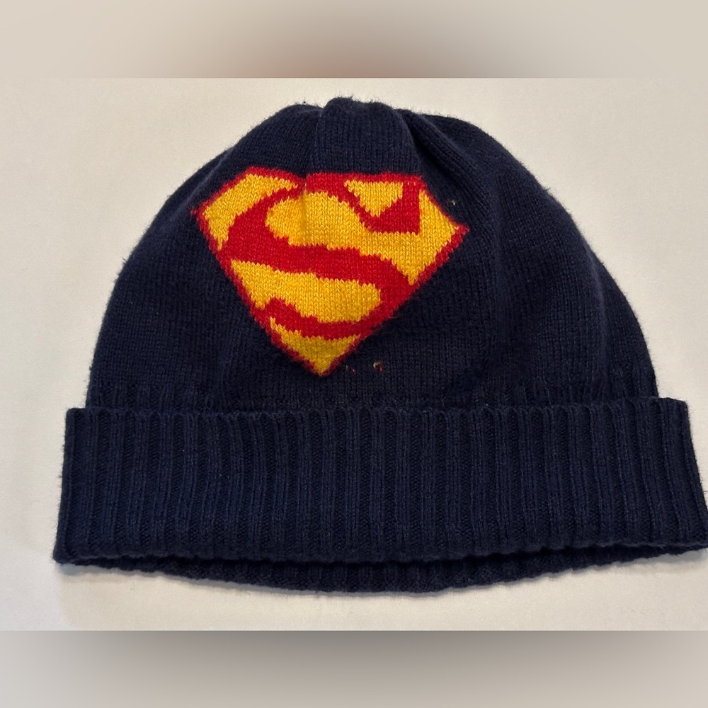 Bundle of 2 Superman kid hats. - Picture 2 of 5